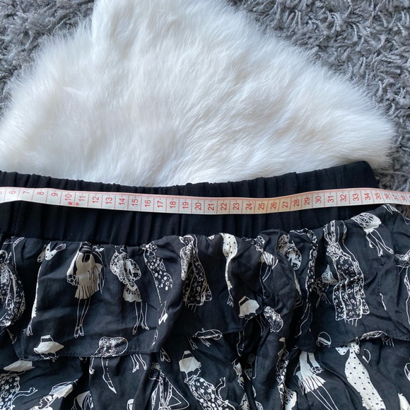 Fa&Pa Silk Ruffle Mini Shorts - Picture 5 of 6